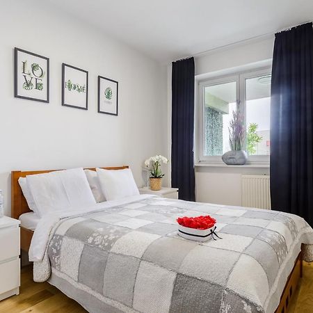 Family Apartment With A Terrace On Aleje Jerozolimskie Warschau Buitenkant foto