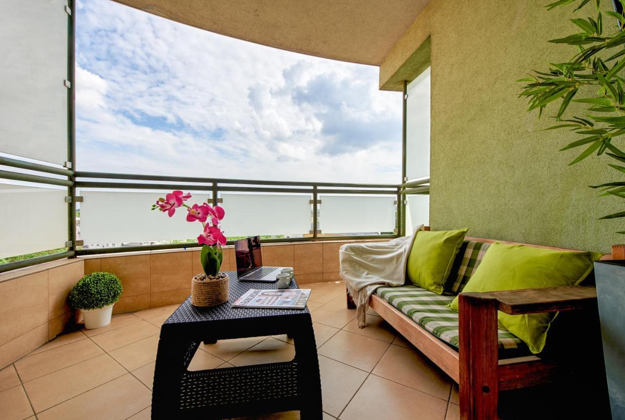 Family Apartment With A Terrace On Aleje Jerozolimskie Warschau Buitenkant foto